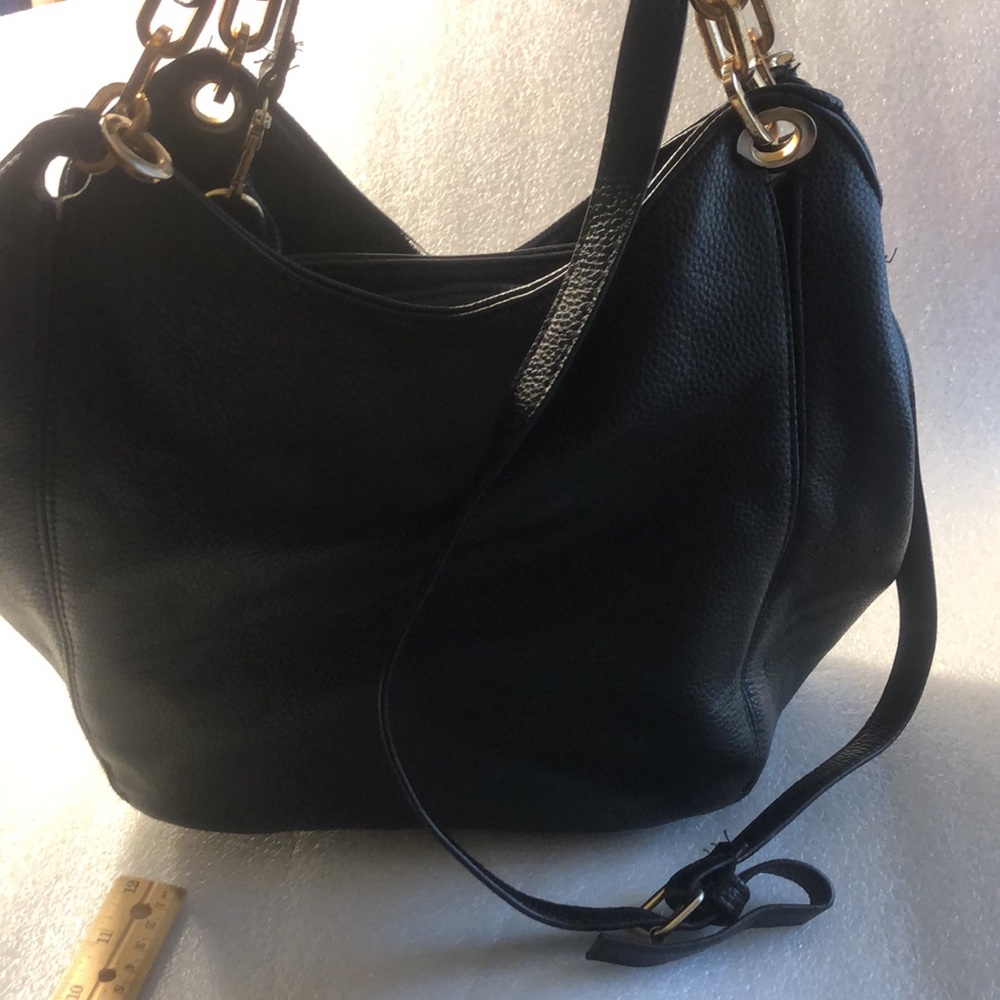 Michael Korea black purse. - Picture 7 of 16